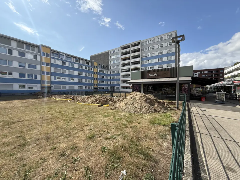 Das Eiscafé Dolomiti am Rand der Holzweg-Passage
